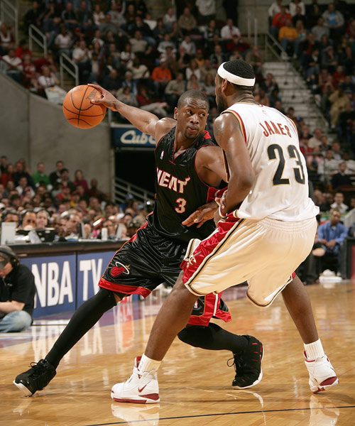 间的角逐更 间的角逐更